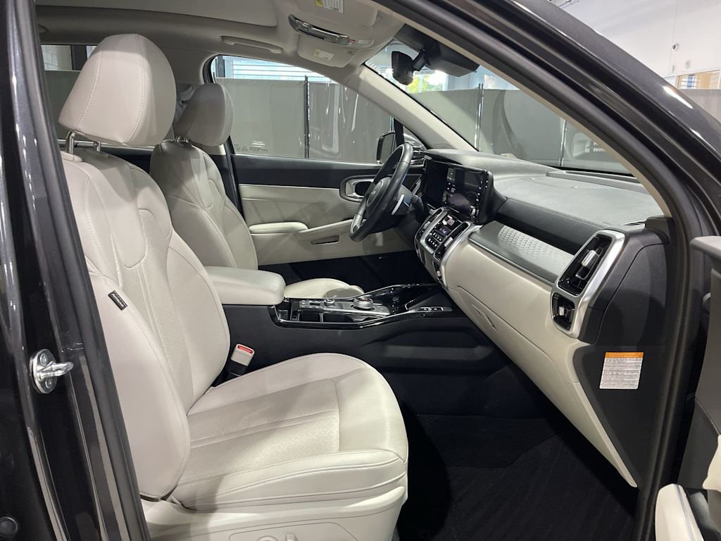 Thumbnail: 2023 Kia Sorento - 31