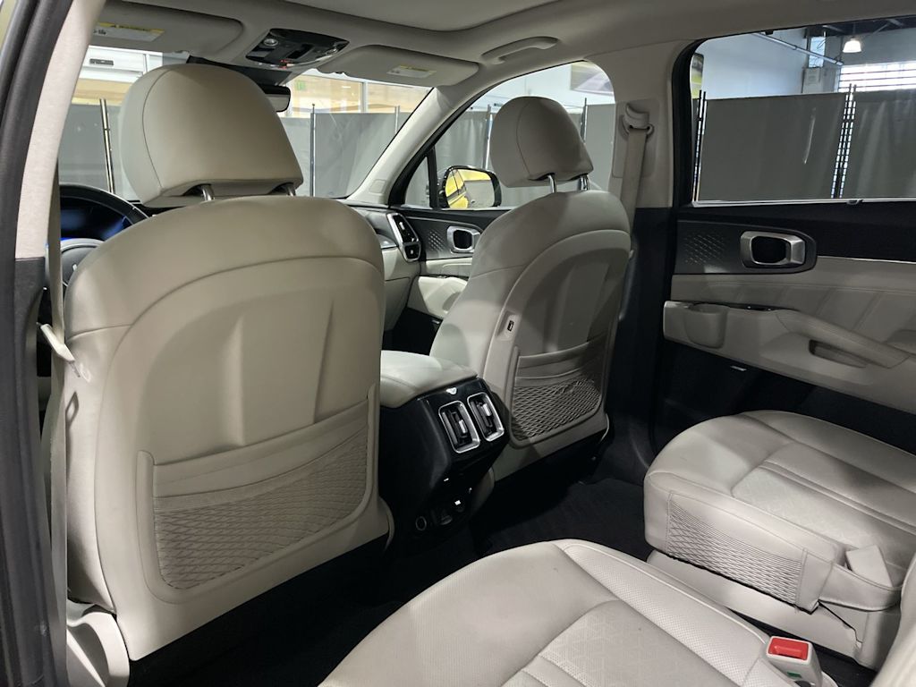 Thumbnail: 2023 Kia Sorento - 13