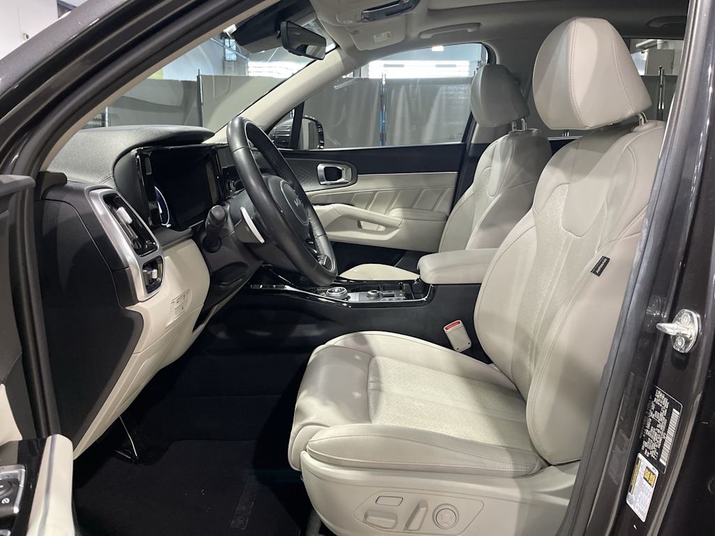 Thumbnail: 2023 Kia Sorento - 12