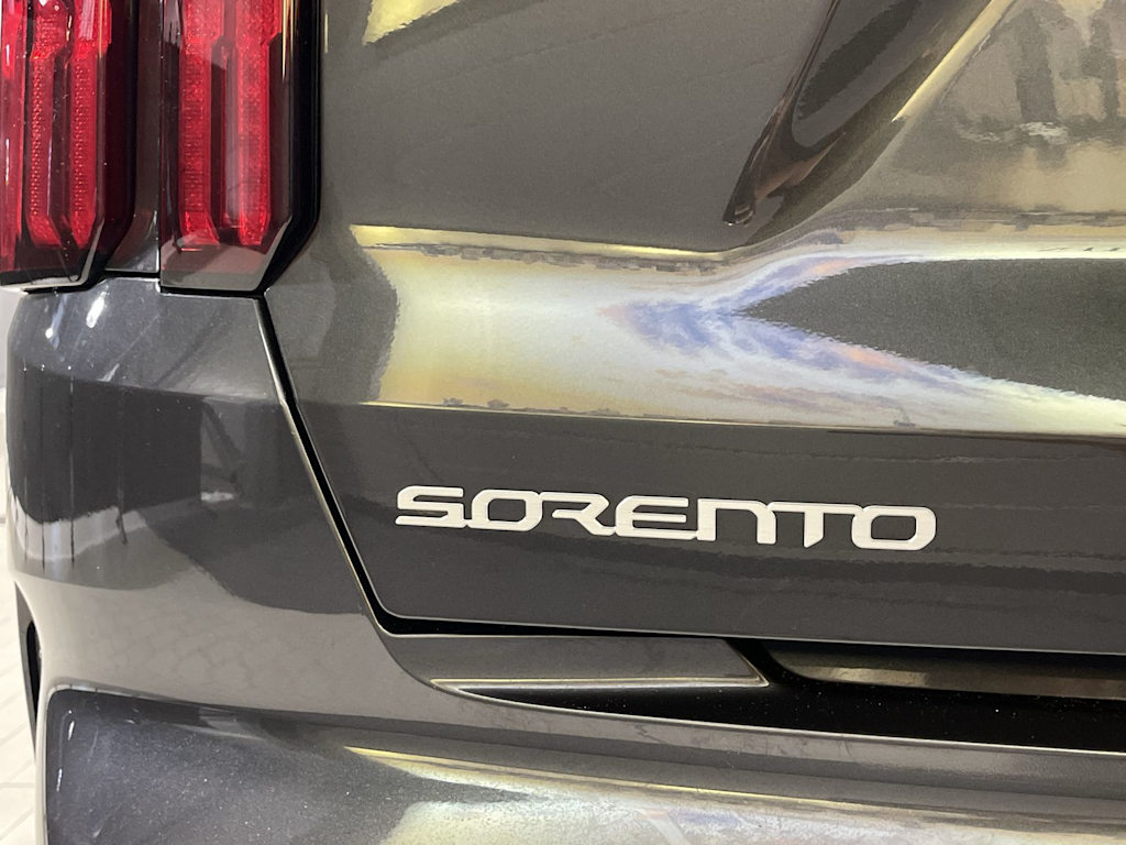 Thumbnail: 2023 Kia Sorento - 7