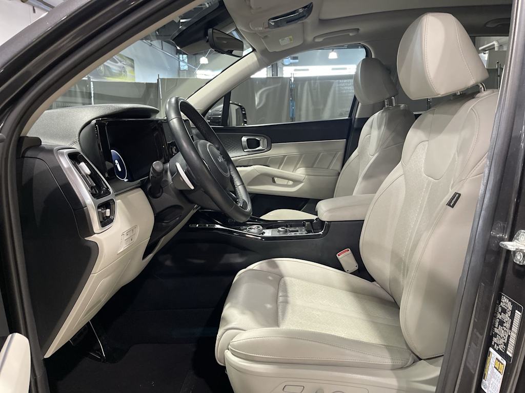 Thumbnail: 2023 Kia Sorento - 11