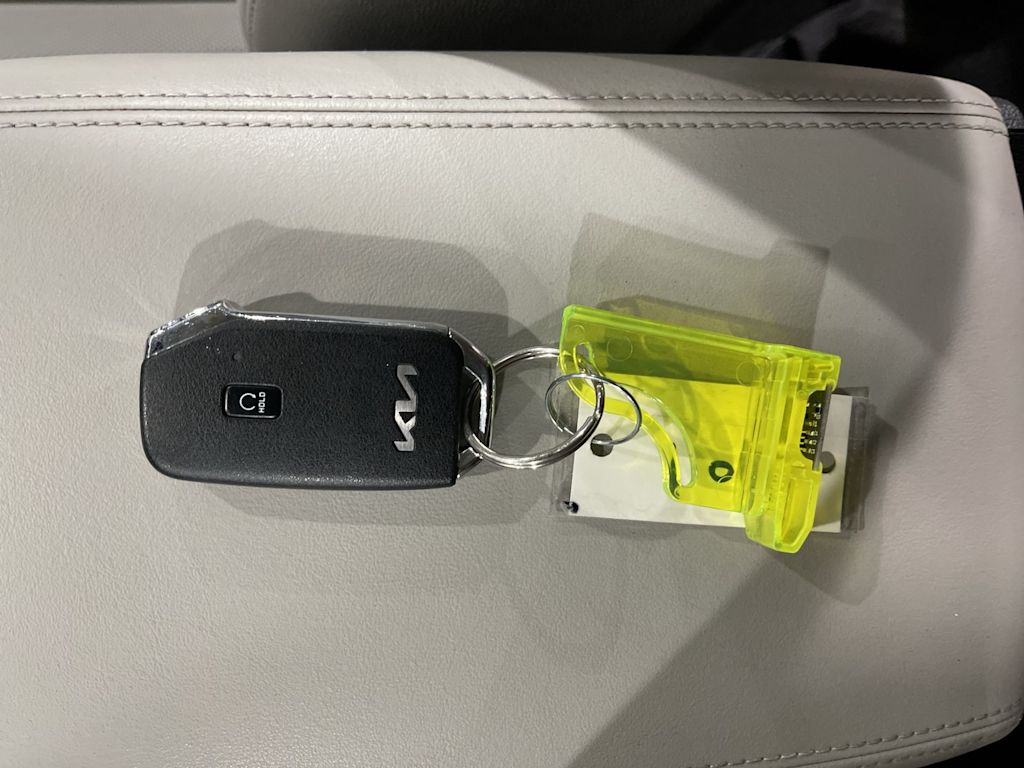 Thumbnail: 2023 Kia Sorento - 16