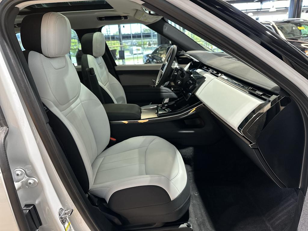 Thumbnail: 2024 Land Rover Range Rover Sport - 32