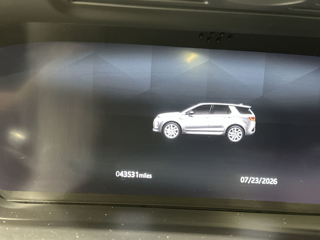 Thumbnail: 2021 Land Rover Discovery Sport - 16