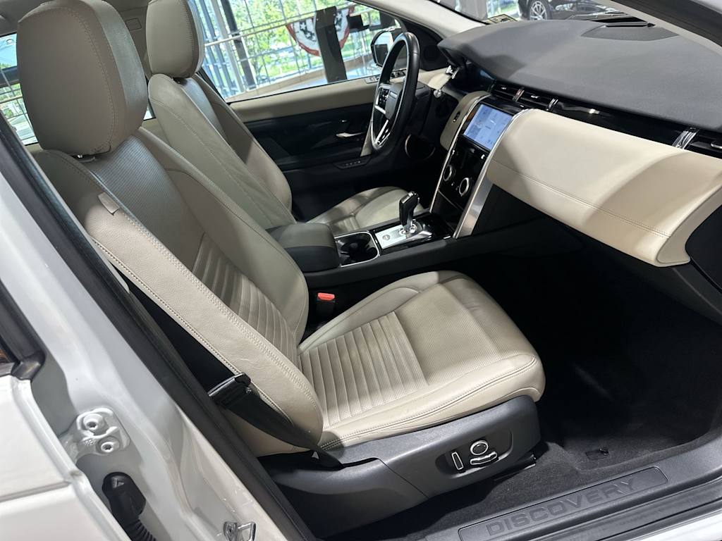 Thumbnail: 2021 Land Rover Discovery Sport - 31