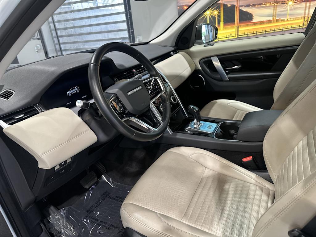 Thumbnail: 2021 Land Rover Discovery Sport - 11