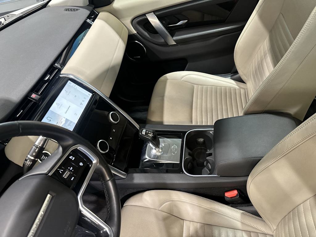 Thumbnail: 2021 Land Rover Discovery Sport - 32