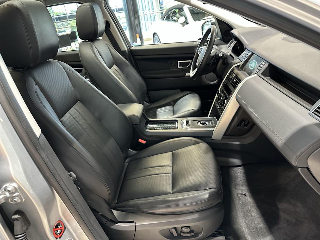 Thumbnail: 2019 Land Rover Discovery Sport - 31