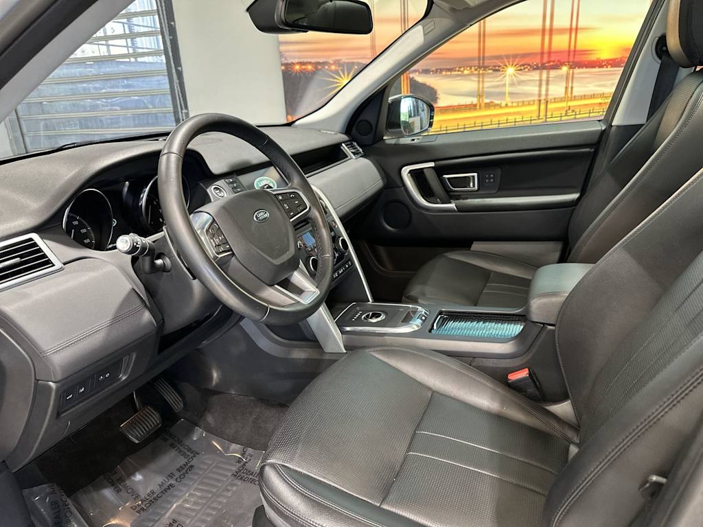 Thumbnail: 2019 Land Rover Discovery Sport - 10