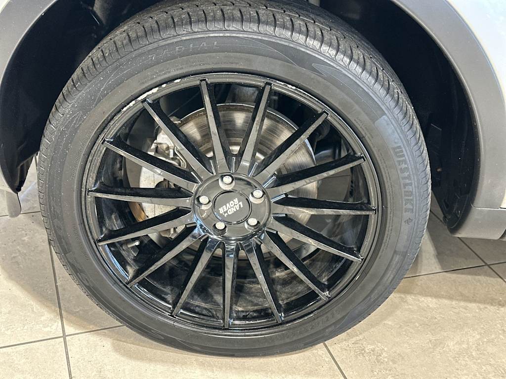 Thumbnail: 2019 Land Rover Discovery Sport - 7