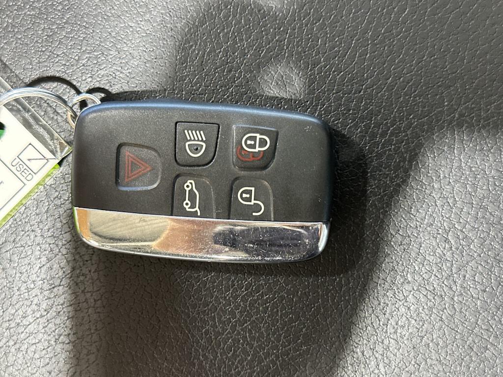Thumbnail: 2019 Land Rover Discovery Sport - 16