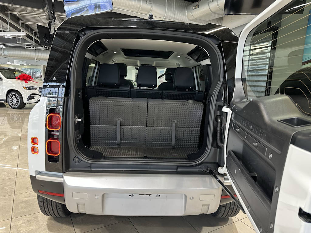 Thumbnail: 2024 Land Rover Defender - 15