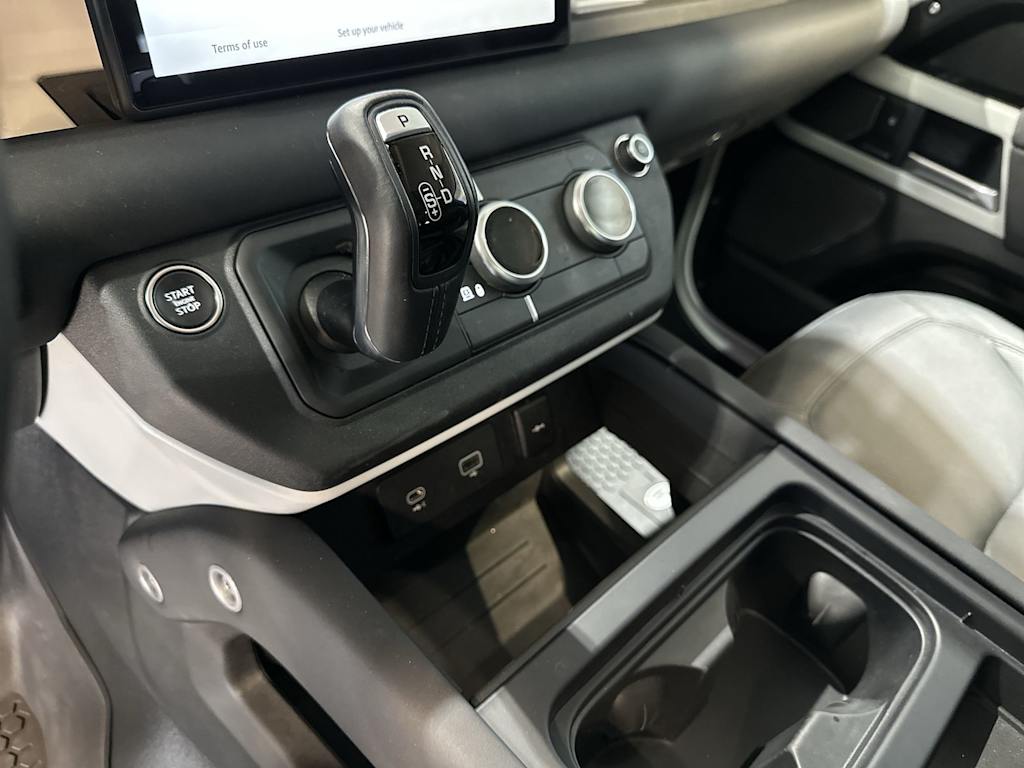 Thumbnail: 2024 Land Rover Defender - 13