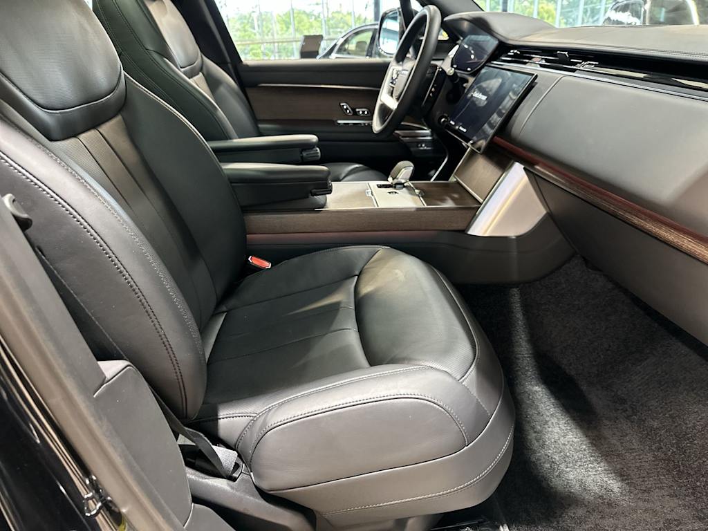 Thumbnail: 2025 Land Rover Range Rover - 11