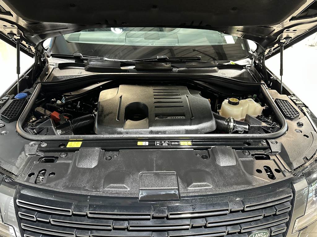 Thumbnail: 2025 Land Rover Range Rover - 8