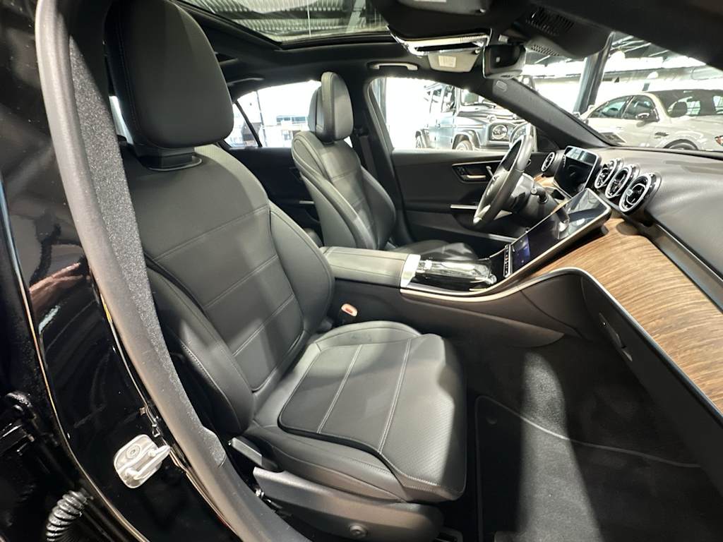 Thumbnail: 2025 Mercedes-Benz C-Class - 32