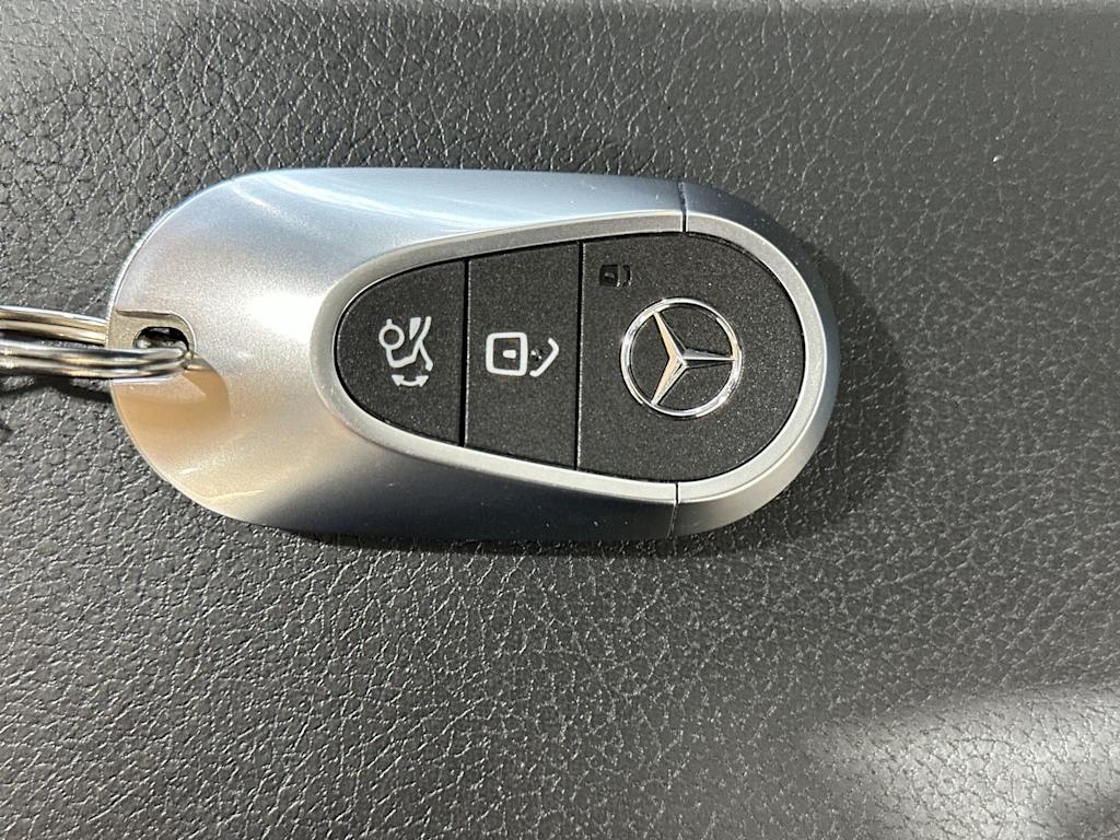 Thumbnail: 2023 Mercedes-Benz C-Class - 18