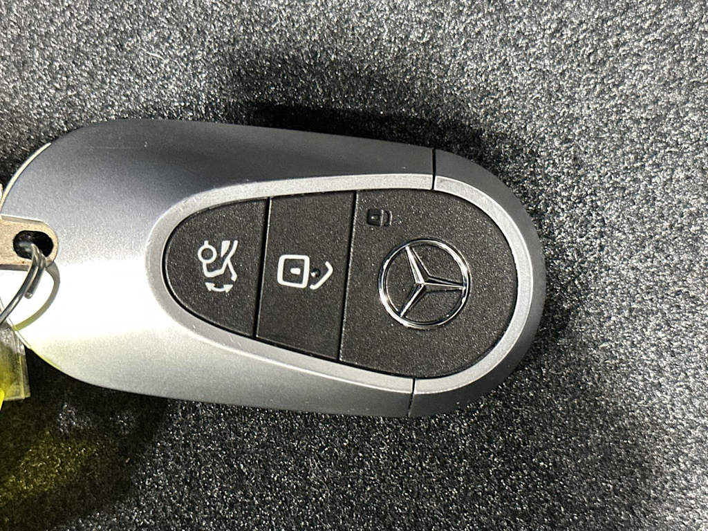 Thumbnail: 2023 Mercedes-Benz C-Class - 17