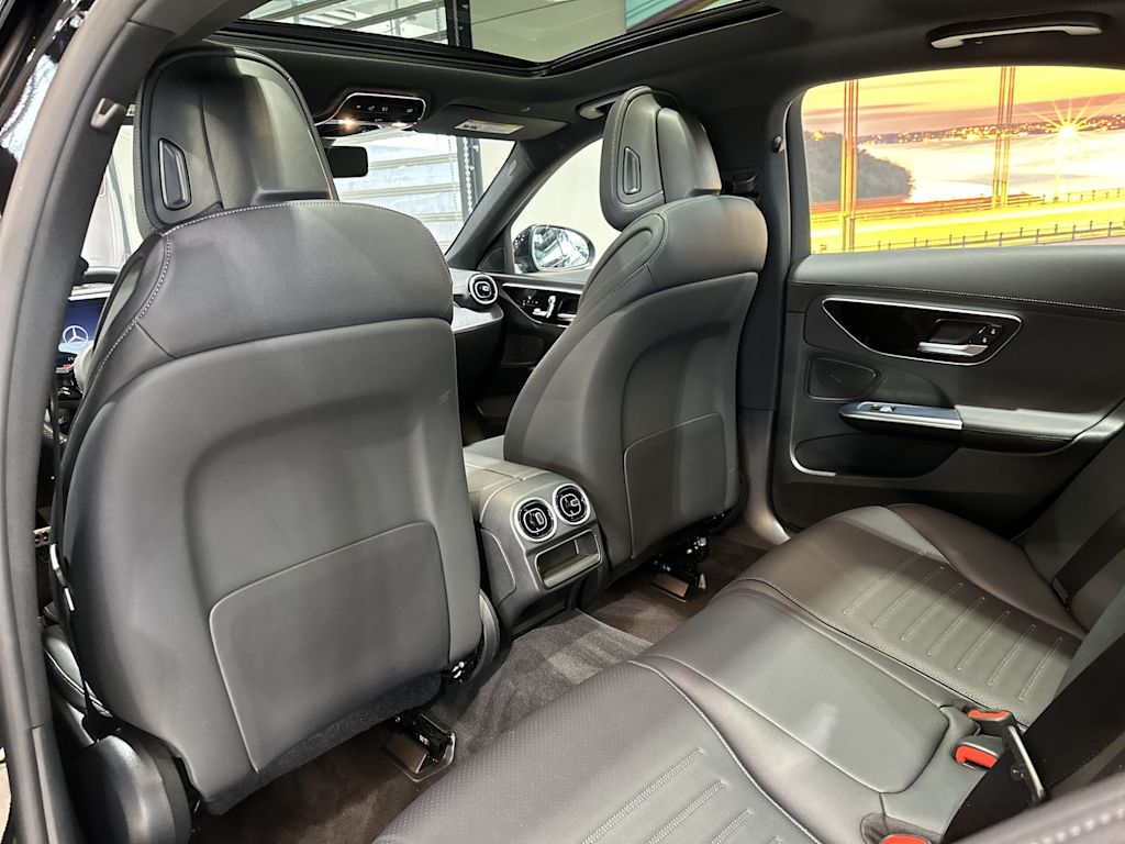 Thumbnail: 2023 Mercedes-Benz C-Class - 12