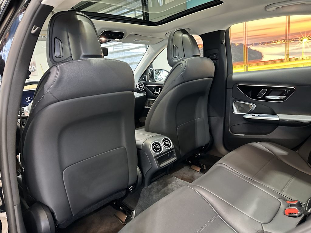 Thumbnail: 2024 Mercedes-Benz C-Class - 12