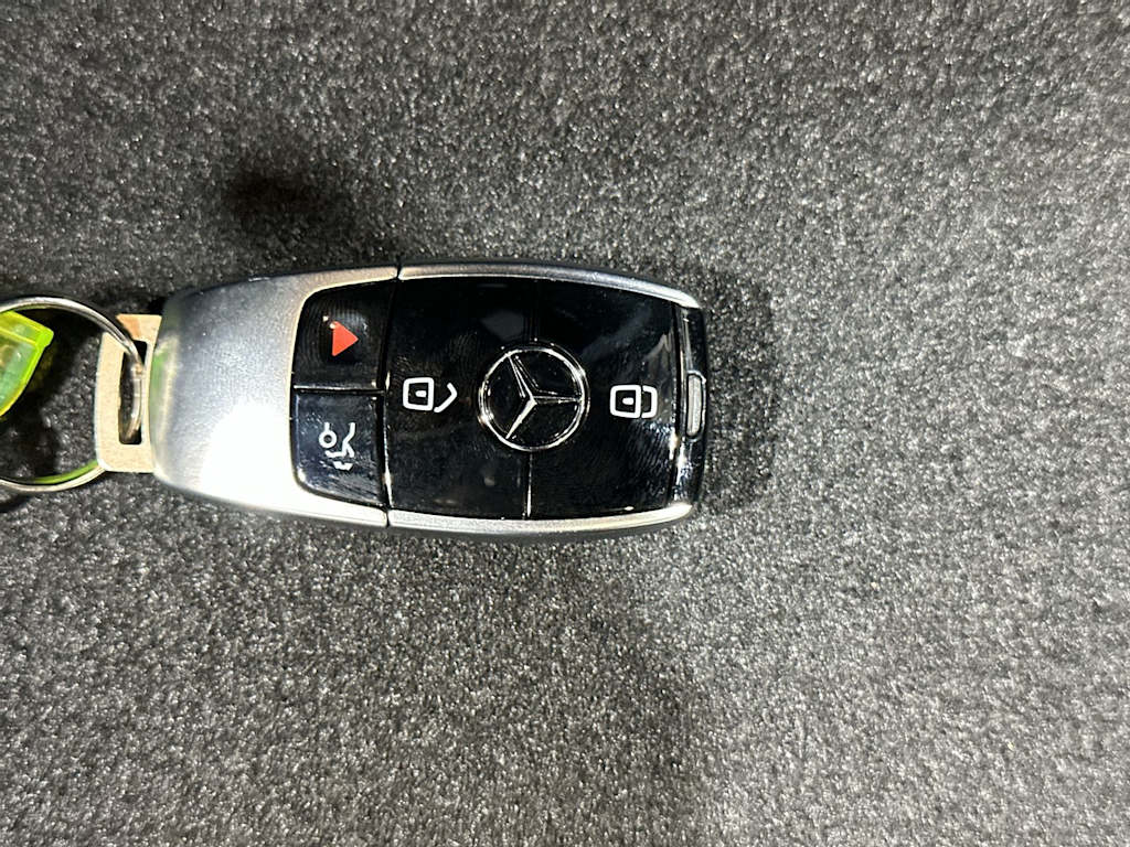 Thumbnail: 2022 Mercedes-Benz E-Class - 17