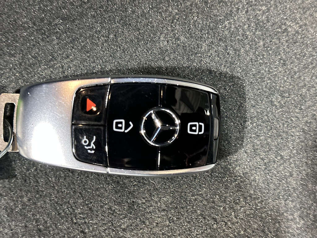 Thumbnail: 2022 Mercedes-Benz E-Class - 17
