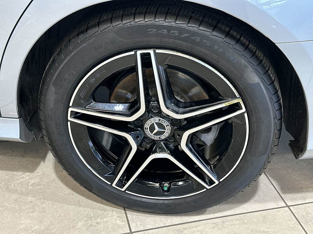 Thumbnail: 2022 Mercedes-Benz E-Class - 8