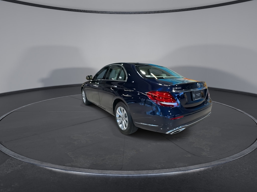 Thumbnail: 2020 Mercedes-Benz E-Class - 23