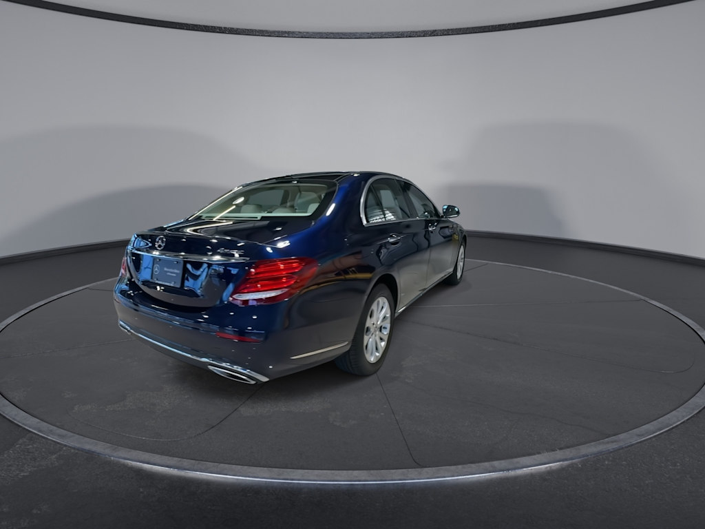 Thumbnail: 2020 Mercedes-Benz E-Class - 25