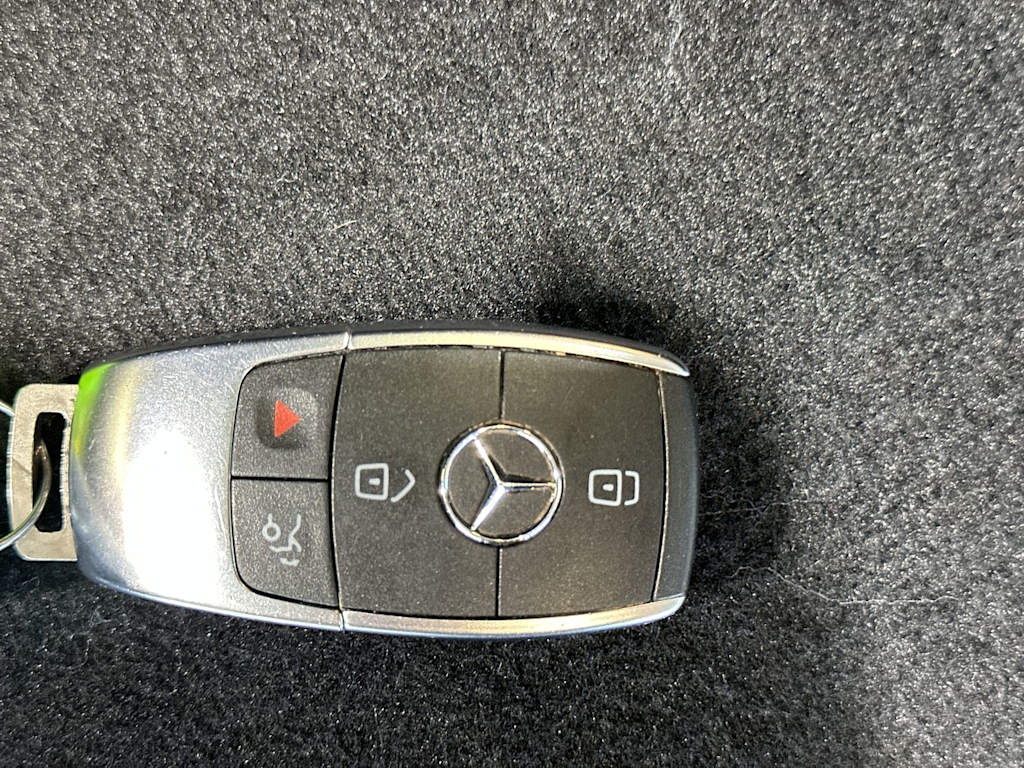 Thumbnail: 2022 Mercedes-Benz GLC - 16