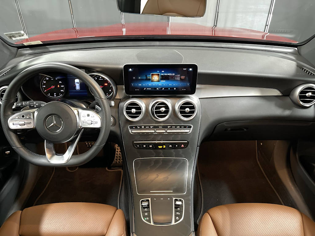 2021 Mercedes-Benz GLC 300 2