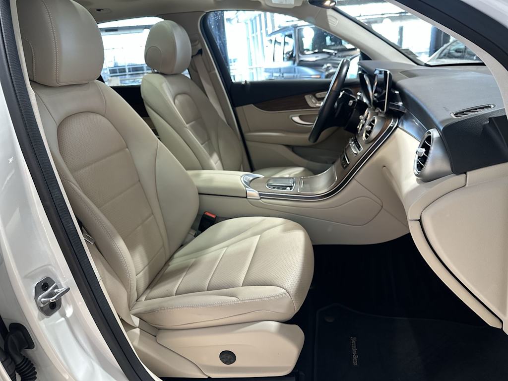 Thumbnail: 2022 Mercedes-Benz GLC - 31