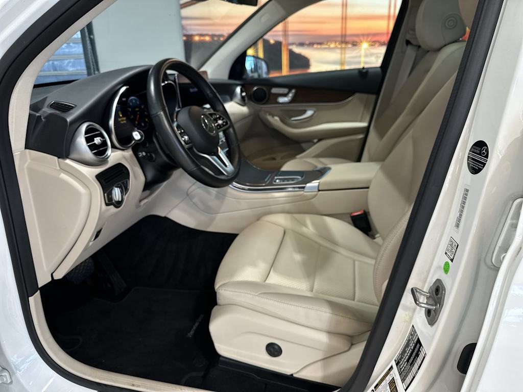 Thumbnail: 2022 Mercedes-Benz GLC - 11