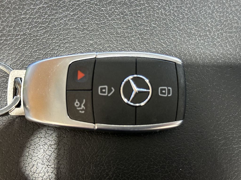Thumbnail: 2022 Mercedes-Benz GLC - 16