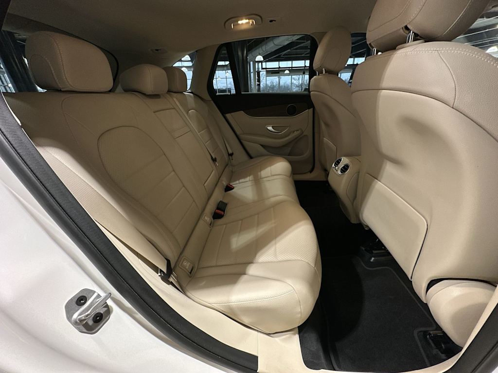 Thumbnail: 2022 Mercedes-Benz GLC - 31
