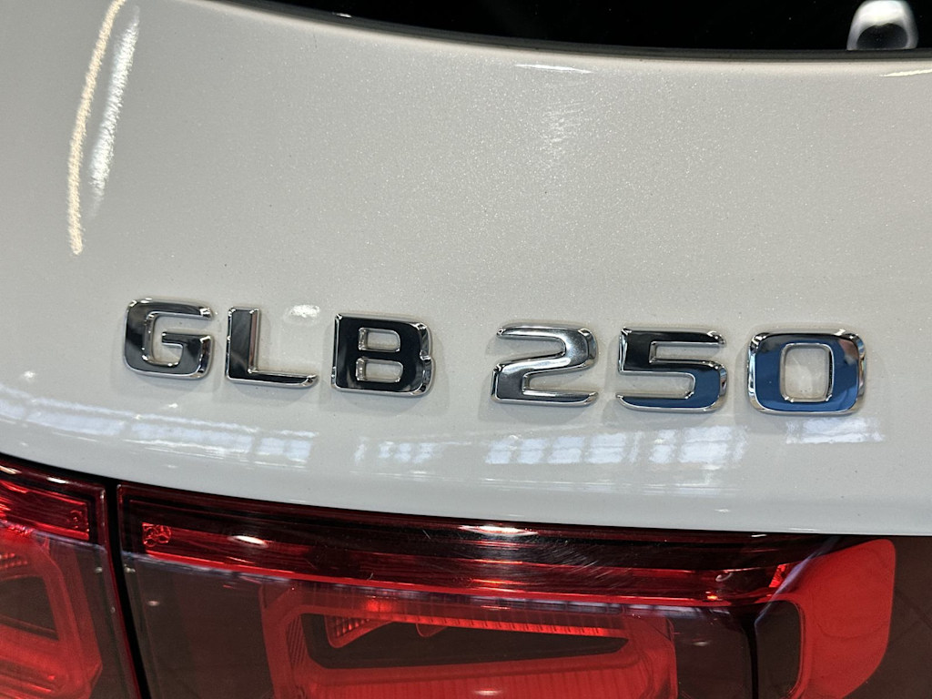 Thumbnail: 2020 Mercedes-Benz GLB - 7
