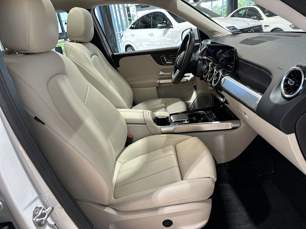 Thumbnail: 2020 Mercedes-Benz GLB - 32