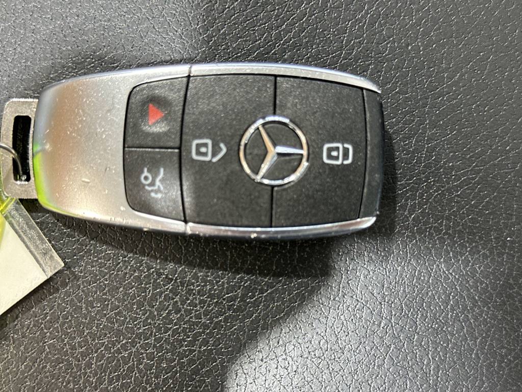 Thumbnail: 2023 Mercedes-Benz GLB - 17