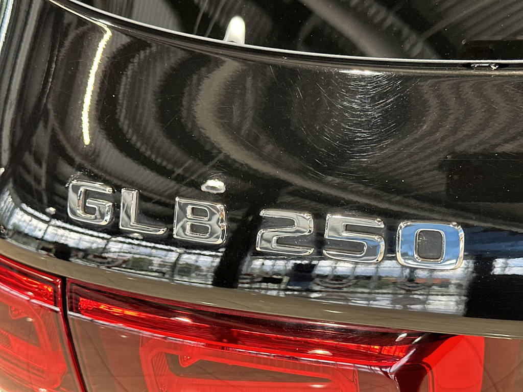 Thumbnail: 2023 Mercedes-Benz GLB - 7