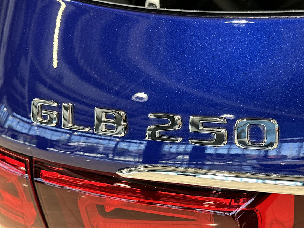 Thumbnail: 2023 Mercedes-Benz GLB - 7