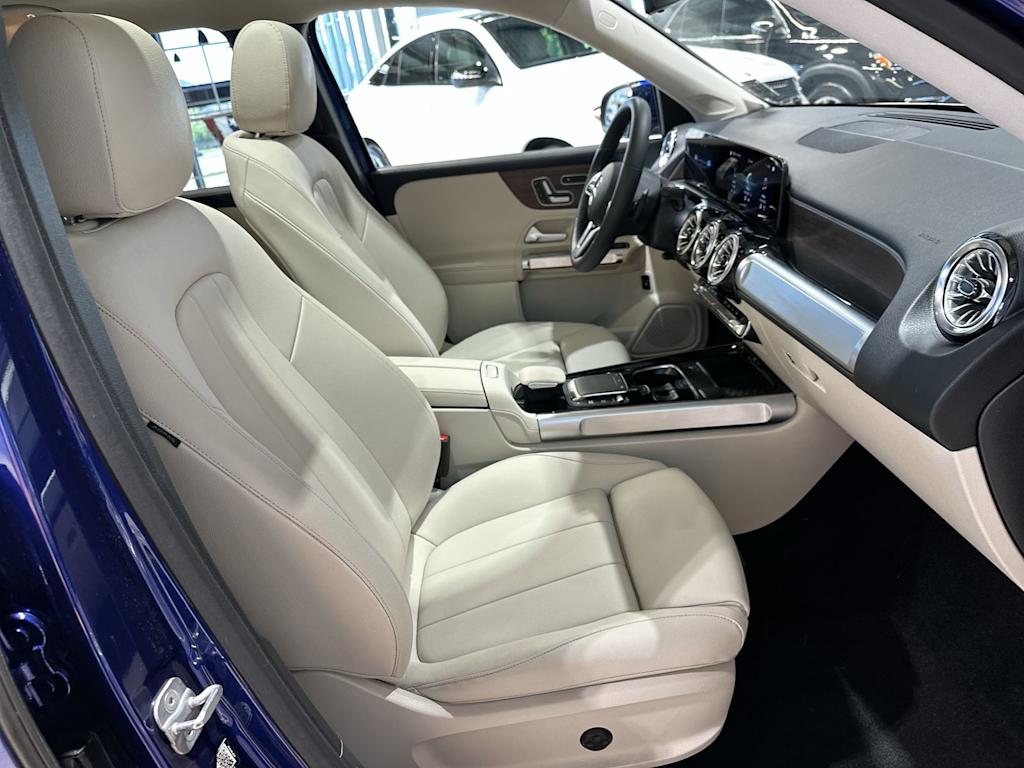 Thumbnail: 2023 Mercedes-Benz GLB - 32