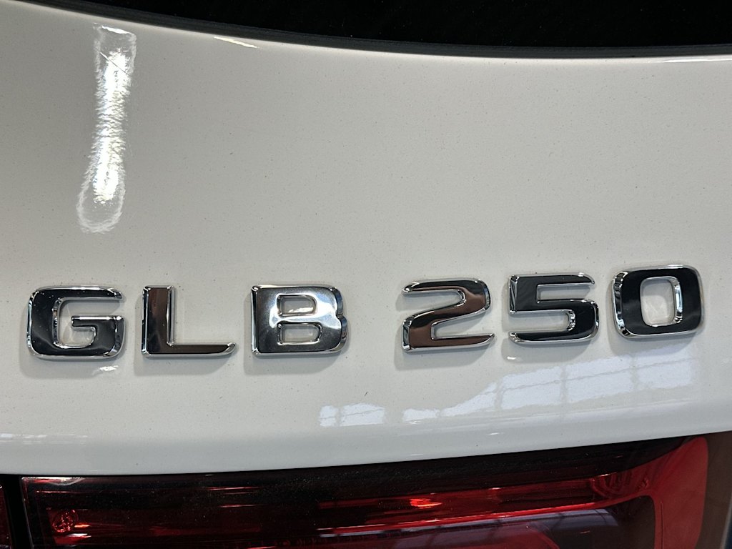 Thumbnail: 2023 Mercedes-Benz GLB - 7