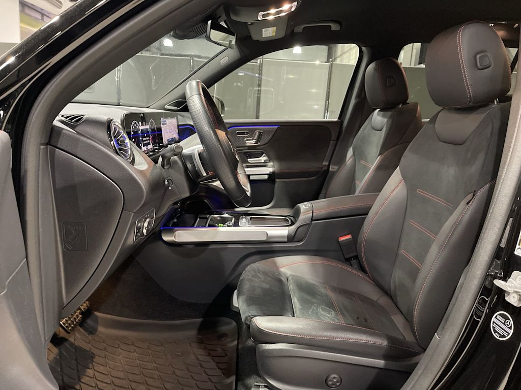 Thumbnail: 2025 Mercedes-Benz GLB - 11