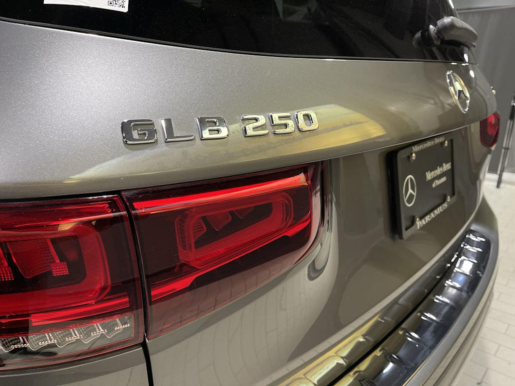 Thumbnail: 2021 Mercedes-Benz GLB - 7