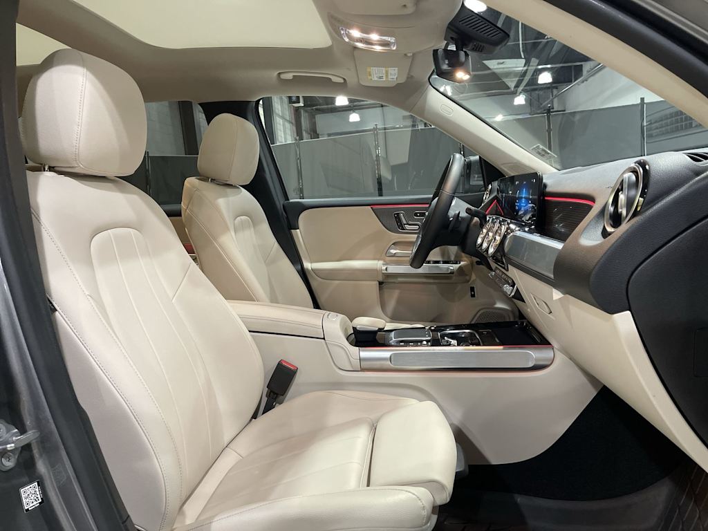 Thumbnail: 2021 Mercedes-Benz GLB - 32