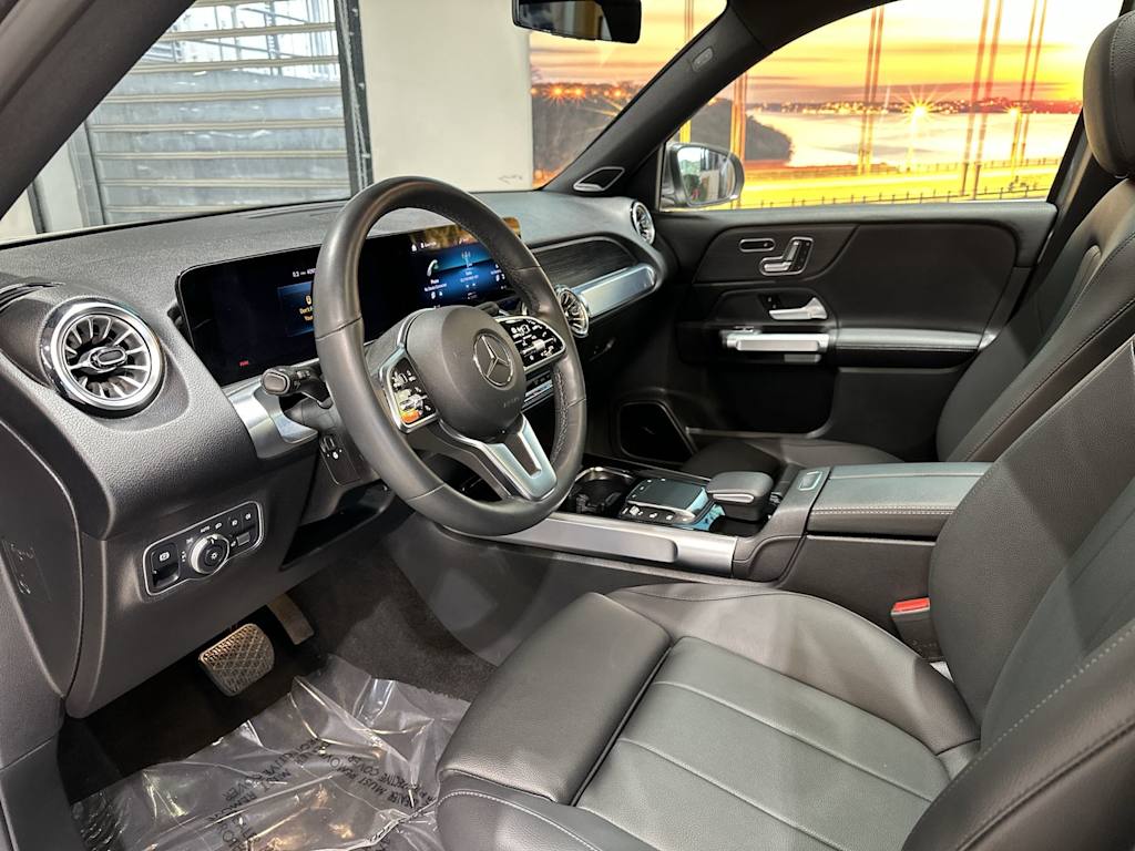 Thumbnail: 2023 Mercedes-Benz GLB - 2