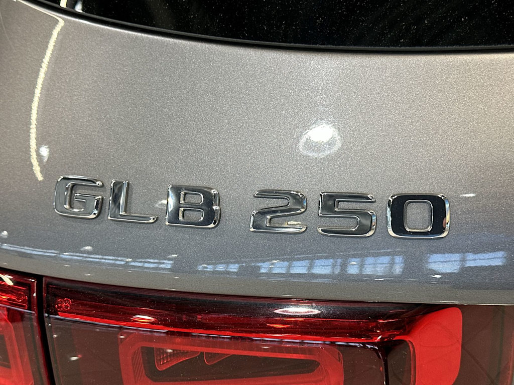 Thumbnail: 2023 Mercedes-Benz GLB - 7
