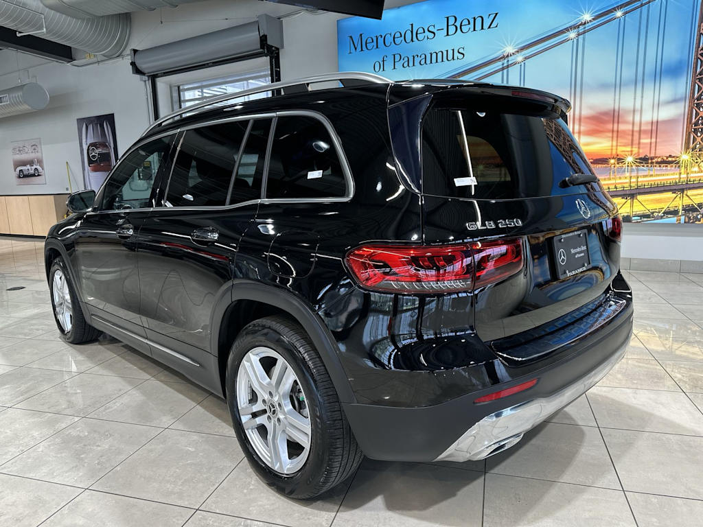 Thumbnail: 2022 Mercedes-Benz GLB - 9