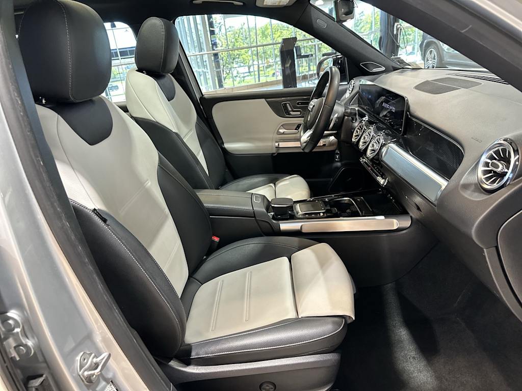 Thumbnail: 2021 Mercedes-Benz GLB - 12
