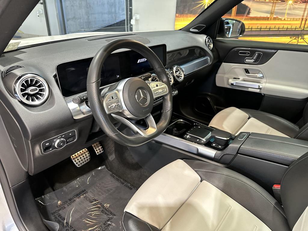 Thumbnail: 2021 Mercedes-Benz GLB - 2